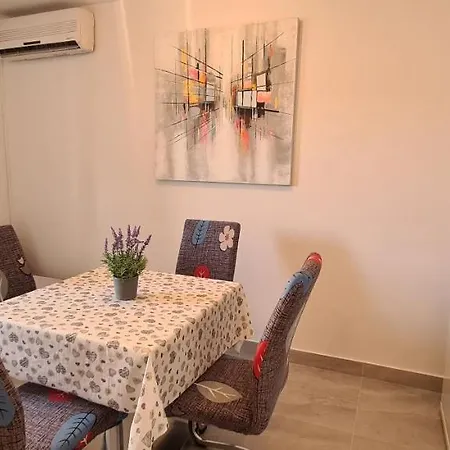 Διαμέρισμα Ena Vrboska