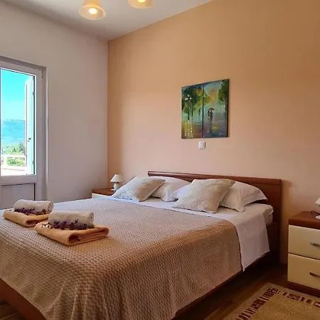 Ena Διαμέρισμα