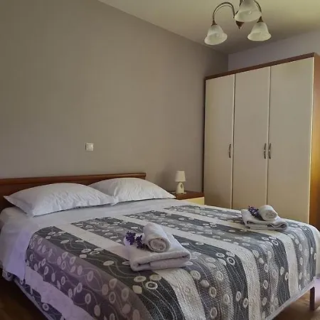 Ena Διαμέρισμα